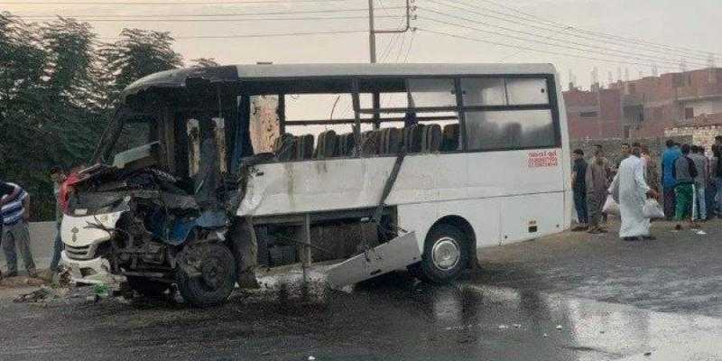 أتوبيس يصدم عددًا من الأشخاص أعلى محور جوزيف تيتو