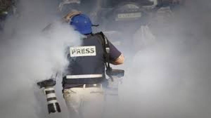 إصابات في صفوف الصحفيين خلال تعرضهم لهجوم من جيش الاحتلال في جنين