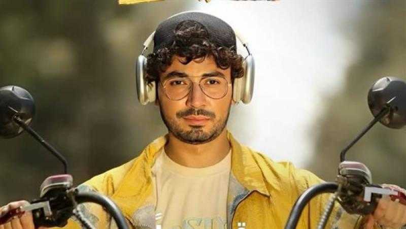 محمد أنور على دراجة بخارية ببوستر ” ديبو ” .. شاهد