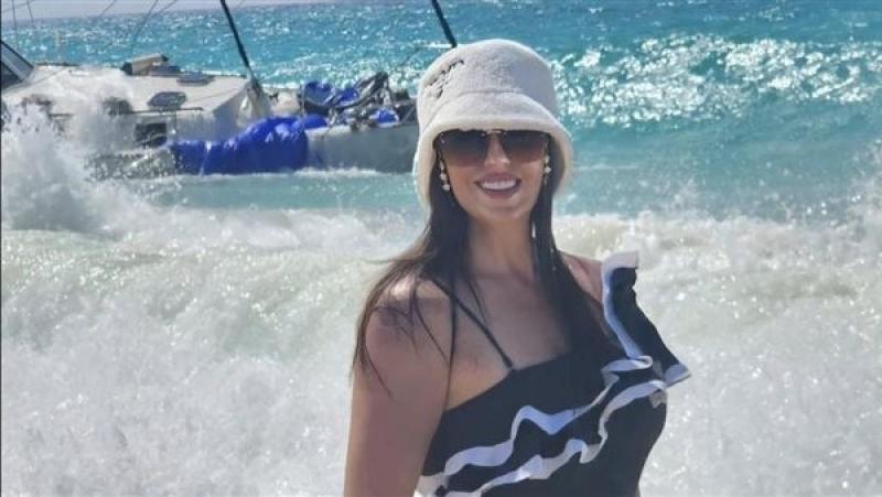 نيرمين الفقي تودع الصيف بصورة جديدة