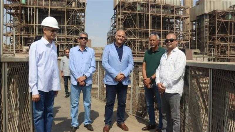 محافظ القليوبية يتفقد محطتي كهرباء بنها وشبرا الخيمة لمتابعة سير العمل