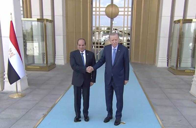 صورة تذكارية للرئيس السيسي وأردوغان بالقصر الرئاسي بتركيا