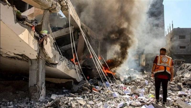 إعلام فلسطيني: انفجارات عنيفة وإطلاق نار مكثف ومتواصل بمحيط الكلية الجامعية بغزة