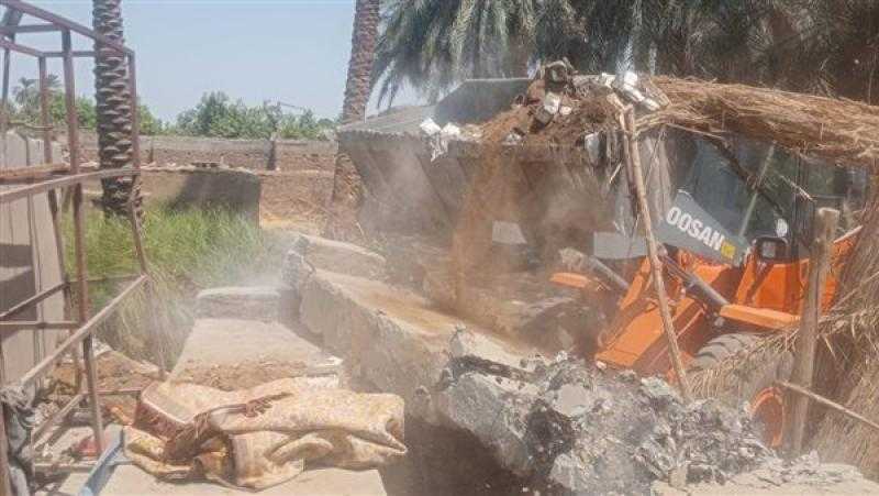 إزالة 11 حالة تعد في حملة إزالات مكبرة بمدينة إسنا بالأقصر