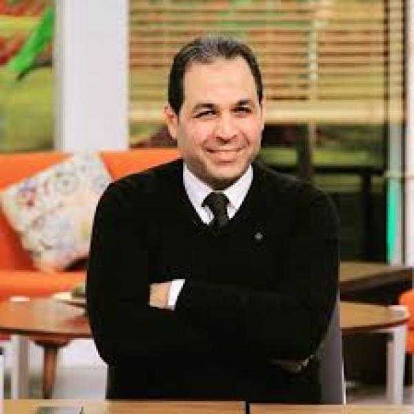 تامر عبد الحميد ساخرا: كل يوم بنصحى على خبر إيقاف قيد الزمالك