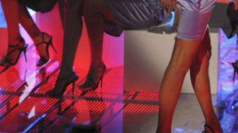 حبس فتاة بتهمة الدعارة وبث فيديوهات مخلة في الجيزة