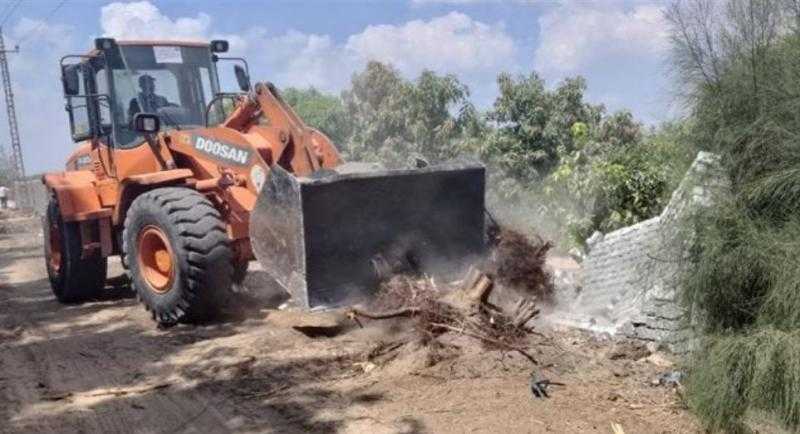 إزالة 97 حالة تعد على الأراضي في الإسماعيلية ضمن الموجة 23