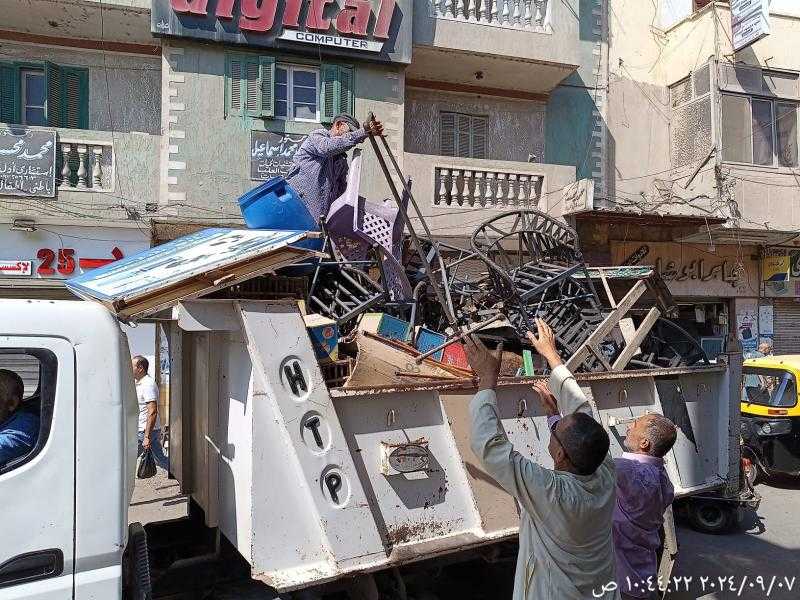 محافظ كفرالشيخ يتابع جهود حملات إزالة الإشغالات بعدد من شوارع عاصمة المحافظة