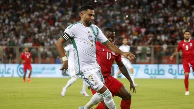 محرز وعوار يغادران معسكر الجزائر ويغيبان عن مباراة ليبيريا