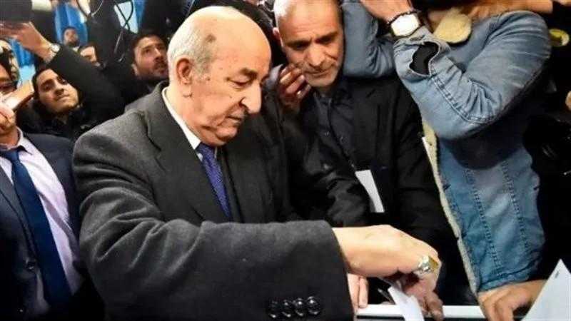 حملات المرشحين في انتخابات الرئاسة الجزائرية تستنكر تضارب وغموض النتائج