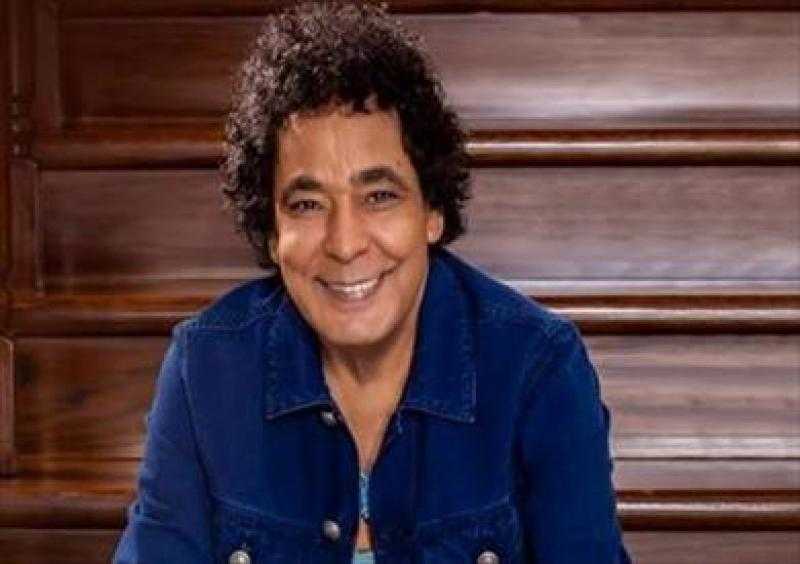 طبيب محمد منير يكشف تطورات حالته الصحية