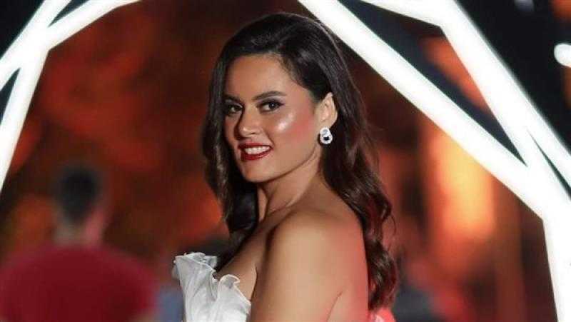 كاش مايوه .. رشا مهدي تبرز جمالها على حمام السباحة
