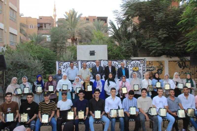 الدقهلية.. مدرسة بشالوش بميت غمر تكرم أوائل الثانوية العامة في احتفالية كبرى