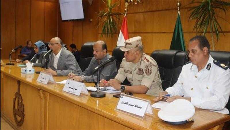 محافظ القليوبية يناقش استعدادات التدريب العملي لمجابهة الأزمات