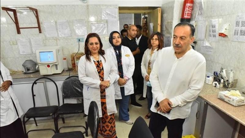 محافظ أسيوط يتفقد المخزن الإقليمي للأدوية ومستشفى الرمد للاطمئنان على الخدمات الطبية المقدمة