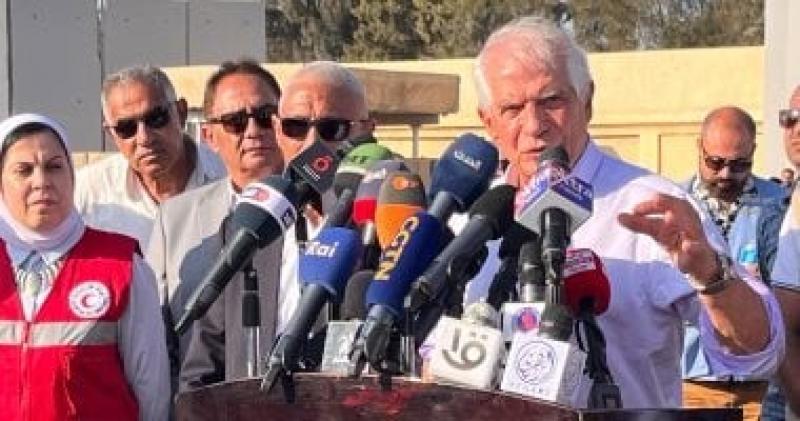 ممثل الاتحاد الأوروبى يعقد مؤتمرًا صحفيًا أمام معبر رفح