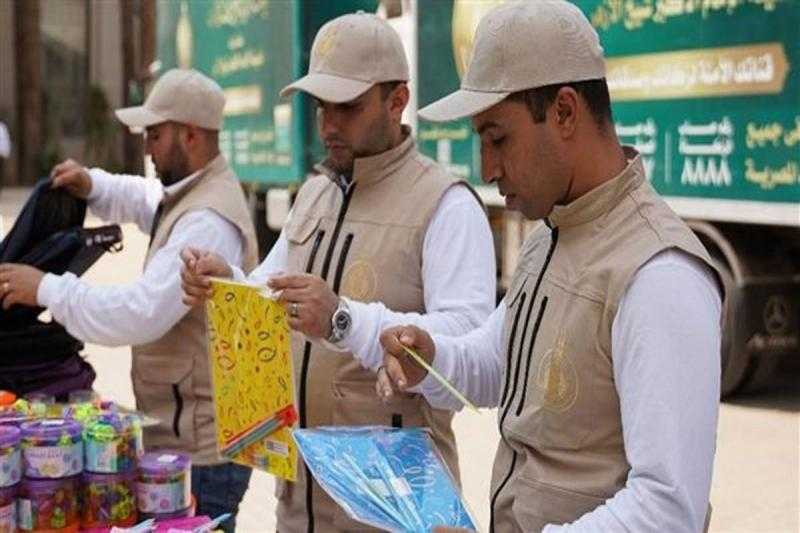 بيت الزكاة يستعد لأول حملات توزيع ملابس ومستلزمات على الطلبة الأيتام