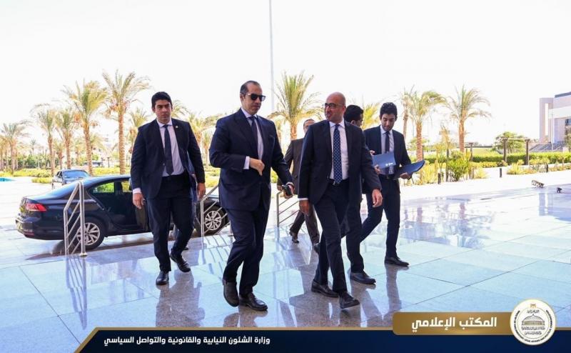 المستشار محمود فوزي: إضافة مهام التواصل السياسي إلى الوزارة رسالة تعكس رغبة الدولة الحقيقية في تحقيق الانفتاح السياسي