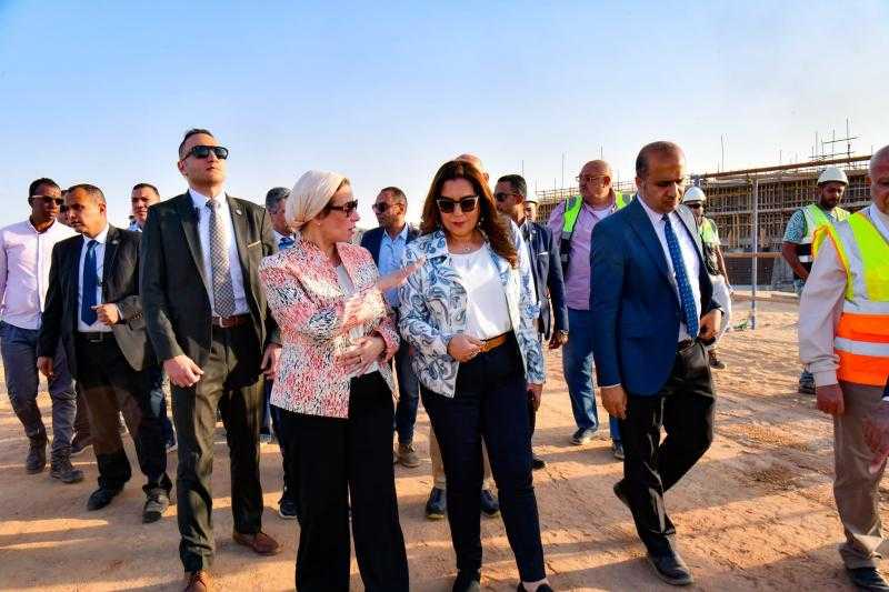 وزيرتا البيئة والتنمية المحلية تتفقدان انشاء البنية التحتية لمدينة المخلفات بالعاشر من رمضان