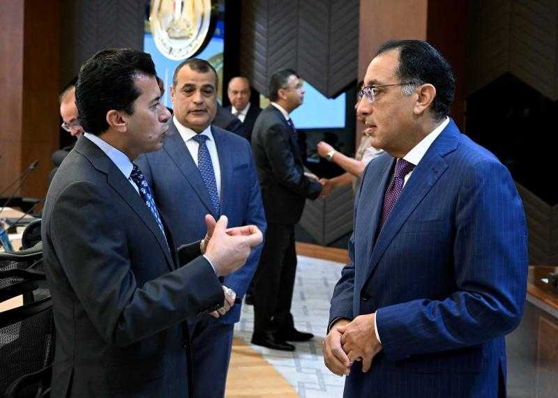 وزير الشباب خلال اجتماع ”الحكومة”: لا توجد أية تفرقة بين أبطال البارالمبية والأولمبياد
