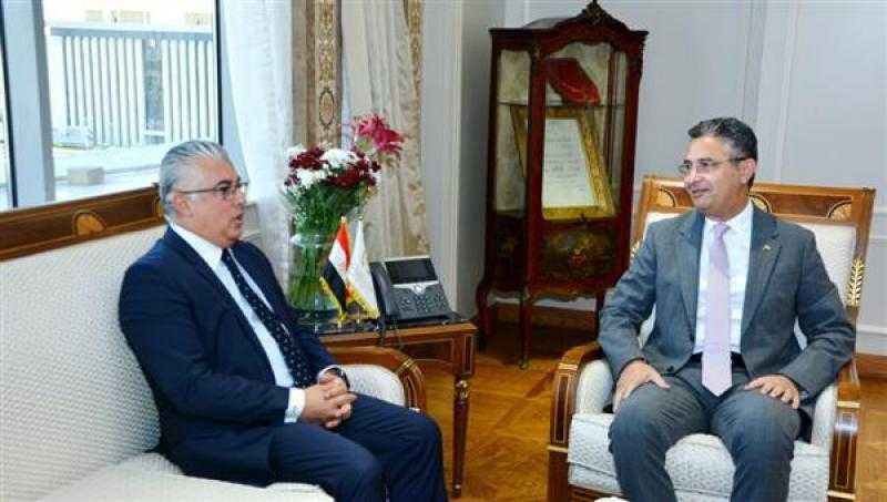 وزير التموين يلتقي رئيس المنطقة الاقتصادية لقناة السويس لبحث سُبل التعاون المشترك