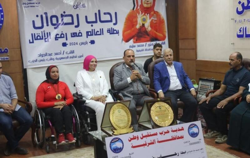 تكريم شعبي للبطلة العالمية رحاب رضوان في الشرقية