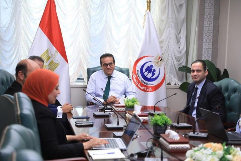 وزير الصحة يبحث مع وفد مجلس أمناء مؤسسة شباب القادة YLF سبل التعاون فى مجالات التدريب