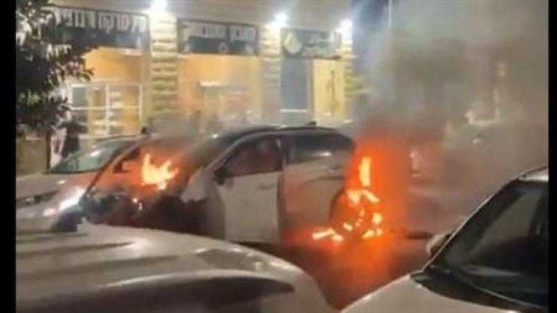 جريح في حالة خطيرة في انفجار قرب مركز للشرطة الإسرائيلية في عكا.. فيديو