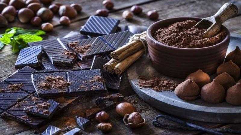 تحسين الحالة المزاجية وتمد الجسم بالطاقة ..فوائد الشوكولاتة الدارك