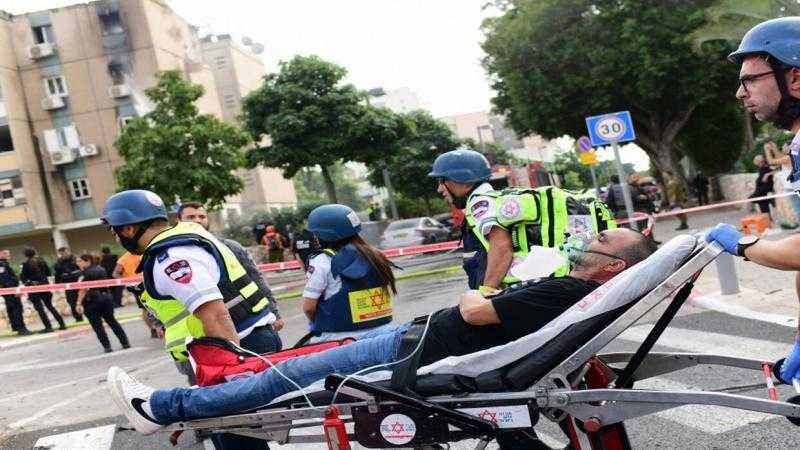 إصابة 9 إسرائيليين أثناء الوصول للملاجئ بعد إطلاق صاروخ من اليمن على تل أبيب