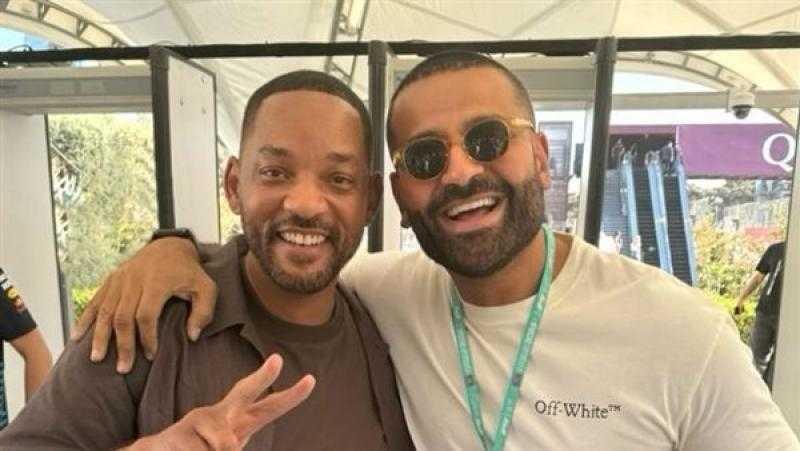عمر السعيد بصحبة الفنان العالمي «ويل سميث» في سباق فورمولا 1