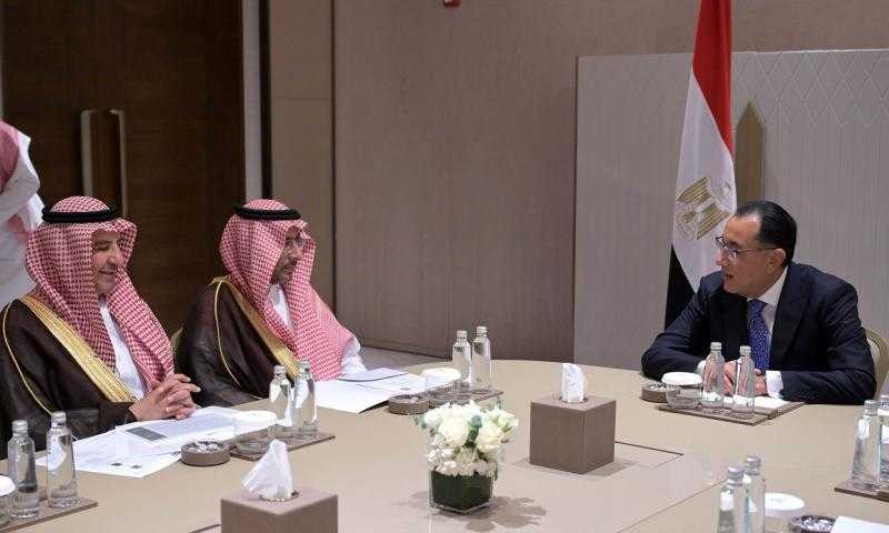 رئيس الوزراء يلتقي وزير الصناعة والثروة المعدنية السعودى لبحث سبل التعاون