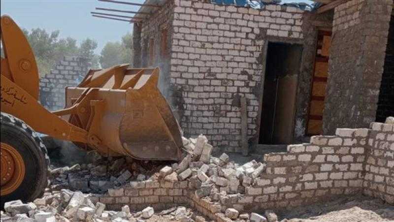 محافظ أسيوط: إزالة 24 حالة تعد على أملاك الدولة والأراضي الزراعية