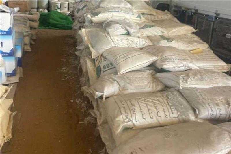 ضبط 1650 كيلو دقيق وأسماك مجهولة المصدر بكفر الشيخ