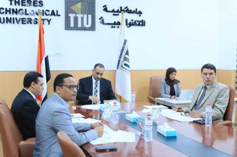 مجلس جامعة طيبة التكنولوجية يعتمد الجداول الدراسية والكشف الطبي للعام الجامعي الجديد | صور