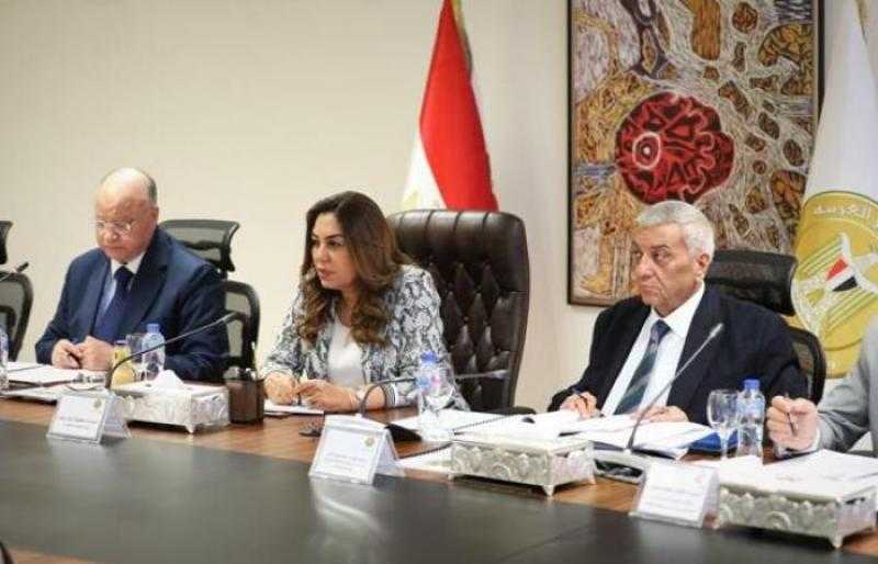 وزيرة التنمية المحلية تواصل ترأس لجنة اختيار المتقدمين على الوظائف القيادية