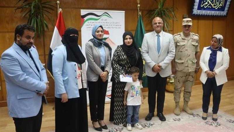 محافظ القليوبية يكرم عددا من الأسر الفلسطينية المتضررة من أحداث العدوان بغزة