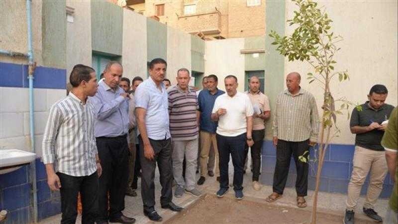 محافظ أسيوط: دراسة مقترحات تقليل الكثافة في الفصول الدراسية وتنفيذها بأسرع وقت