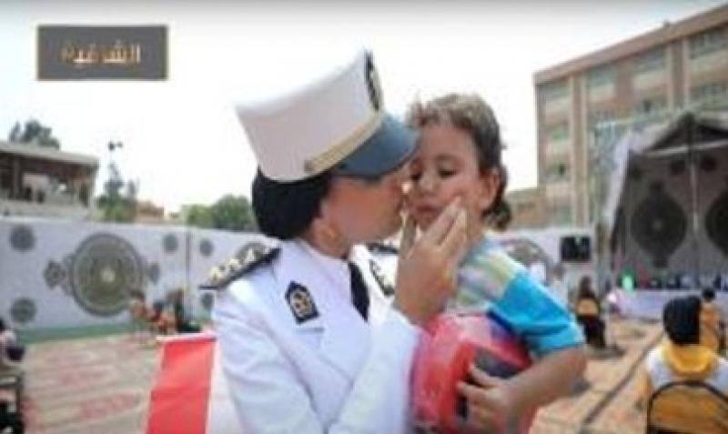 الداخلية تنظم قوافل لتوزيع حقائب مدرسية على أسر المناطق الأولى بالرعاية بالمحافظات| صور