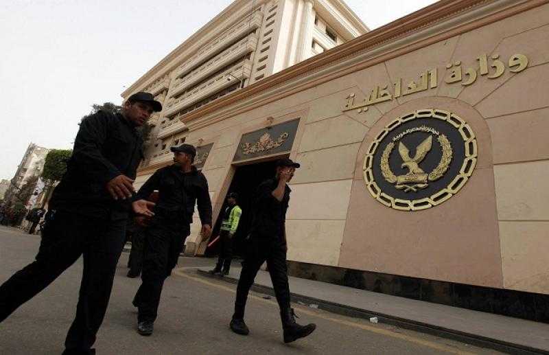 واقعة منذ 6 سنوات.. مصدر أمني يكشف صحة فيديو لاعتداء شرطي على مواطن