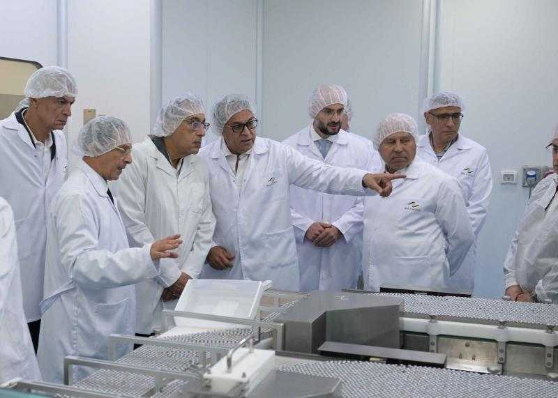 تُنتج أكثر من مليون منتج يوميًا.. رئيس الوزراء يتفقد مجمع مصانع ”إيفا فارما” (تفاصيل)
