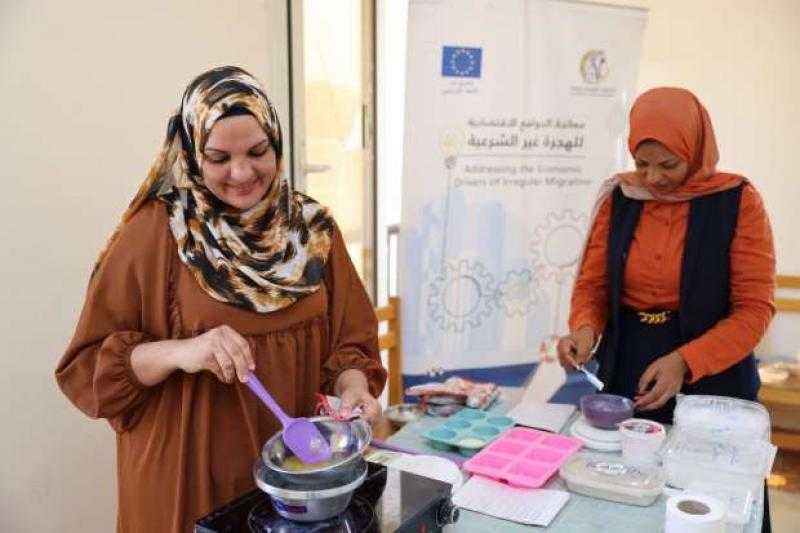 «القومي للمرأة» ينظم ورش عمل حول إنتاج الزيوت الطبيعية لسيدات الأقصر