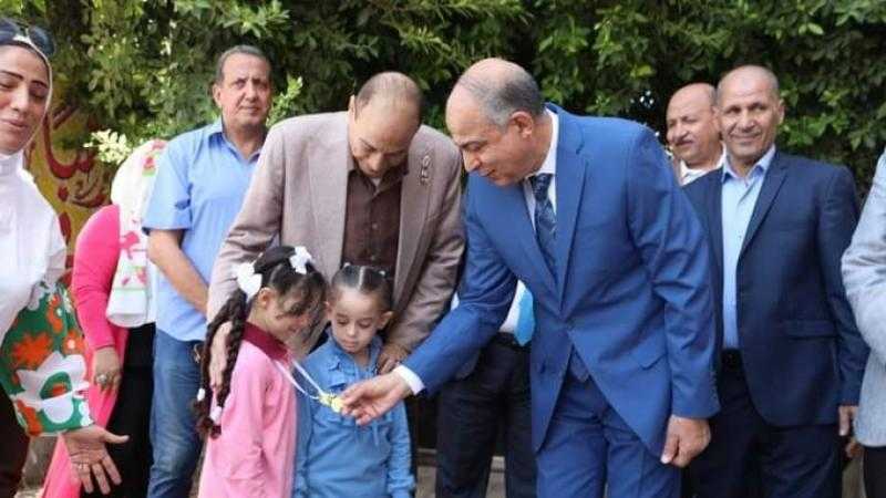 محافظ المنيا يشدد على تسليم الكتب لجميع الطلاب