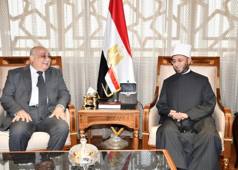 خلال استقباله رئيس الإذاعة المصرية.. وزير الأوقاف: إذاعة القرآن الكريم منبرنا الكبير وتراثنا العريق