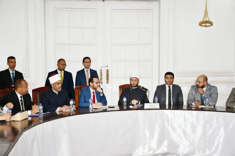 وزير الأوقاف يعقد لقاءً مطولا مع صحفيي الملف الديني من كافة الصحف والمواقع الإخبارية.. تفاصيل