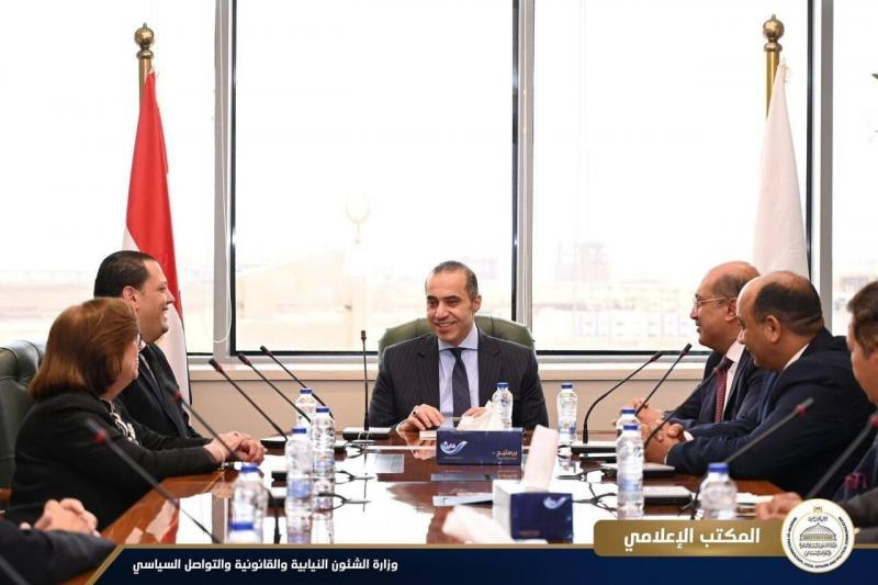 المستشار محمود فوزي يستقبل وفد الشعب الجمهوري بمقر الوزارة بالعاصمة الإدارية