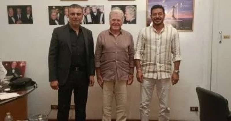 خط أحمر
