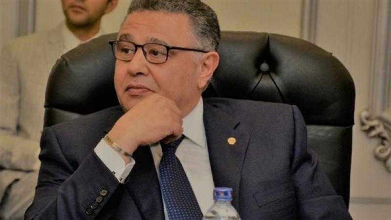 استجابة سريعة.. محافظ البحر الأحمر يتفقد الغردقة ليلاً ويطارد المتسولين والباعة الجائلين