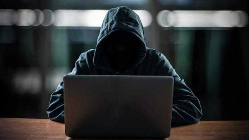 خبير تكنولوجيا معلومات يحذر من جرائم الدعارة الإلكترونية