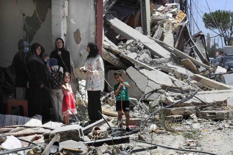 ”فاينانشيال تايمز”: لبنان يعيش أكثر الأيام دموية منذ عقود.. وتصاعد التوترات يُنذر بحرب شاملة